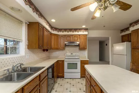 2115 Weaver Rd, Herrin, IL 62948 photo 13
