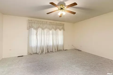 2115 Weaver Rd, Herrin, IL 62948 photo 8