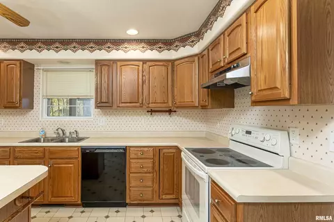 2115 Weaver Rd, Herrin, IL 62948 photo 11