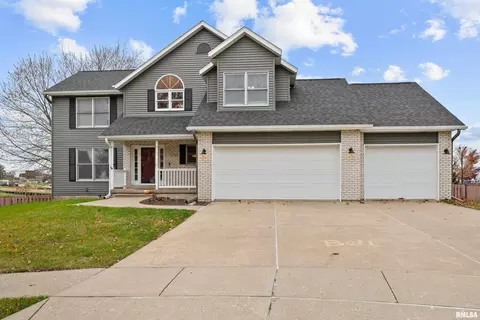 5182 Dove Ct, Bettendorf, IA 52722