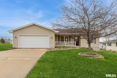 803 S 5th St, Maquoketa, IA 52060