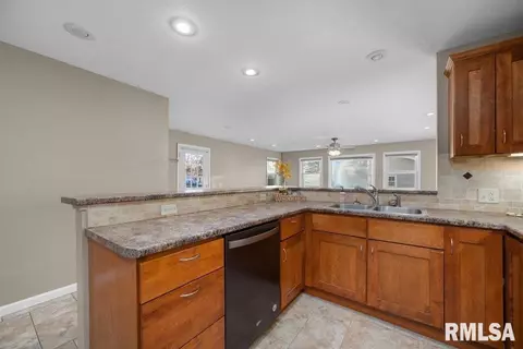 2309 15th St, Moline, IL 61265 photo 9