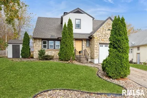 106 10th Ave N, Clinton, IA 52732