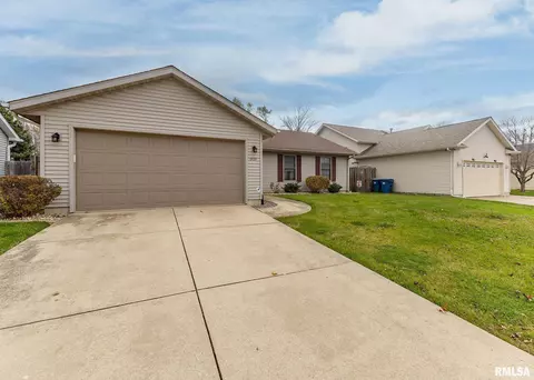 1909 13th St, Silvis, IL 61282 photo 2