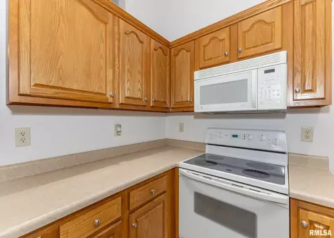 1909 13th St, Silvis, IL 61282 photo 10