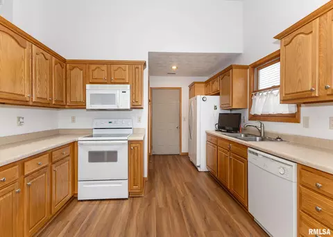 1909 13th St, Silvis, IL 61282 photo 8