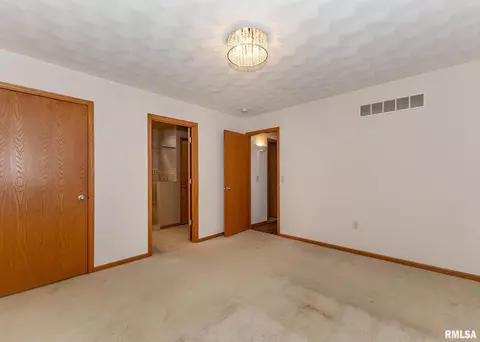 1909 13th St, Silvis, IL 61282 photo 13