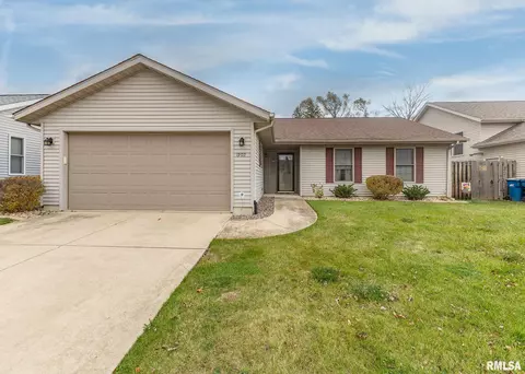 1909 13th St, Silvis, IL 61282