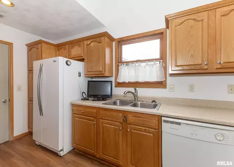1909 13th St, Silvis, IL 61282 photo 9