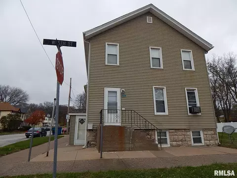 832 W 5th St, Davenport, IA 52802