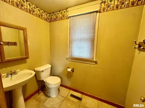 345 E Mill St, Kewanee, IL 61443 photo 11