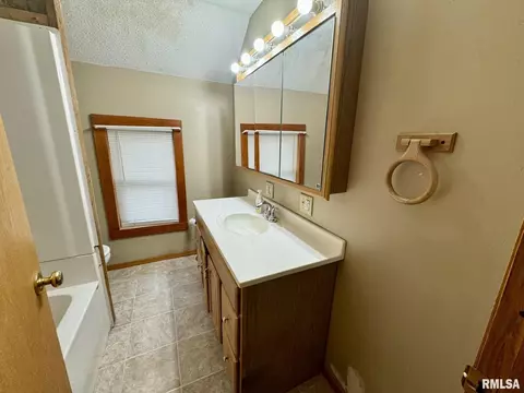 345 E Mill St, Kewanee, IL 61443 photo 15