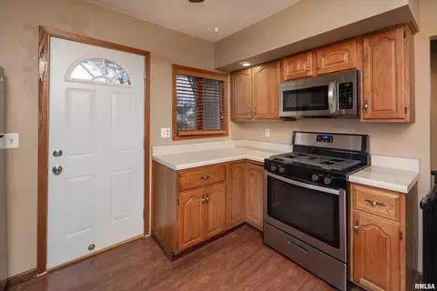 2453 32nd St, Moline, IL 61265 photo 10