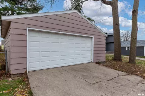 2453 32nd St, Moline, IL 61265 photo 23