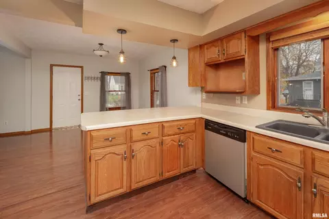 2453 32nd St, Moline, IL 61265 photo 11