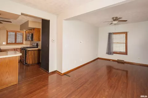 2453 32nd St, Moline, IL 61265 photo 4