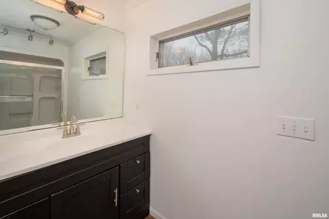 2453 32nd St, Moline, IL 61265 photo 12
