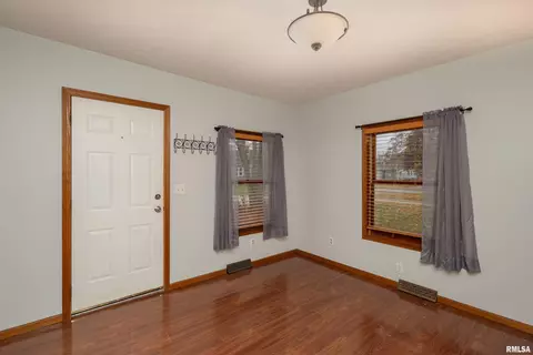 2453 32nd St, Moline, IL 61265 photo 6