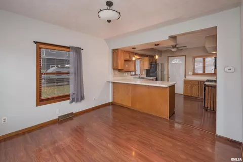 2453 32nd St, Moline, IL 61265 photo 7