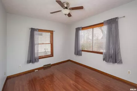2453 32nd St, Moline, IL 61265 photo 5