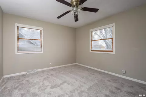 2453 32nd St, Moline, IL 61265 photo 15