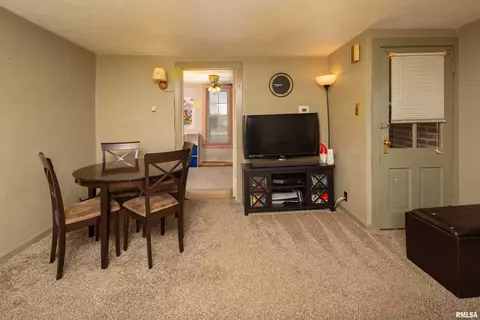 1040 17th St, Silvis, IL 61282 photo 11