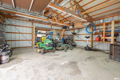 1040 17th St, Silvis, IL 61282 photo 10