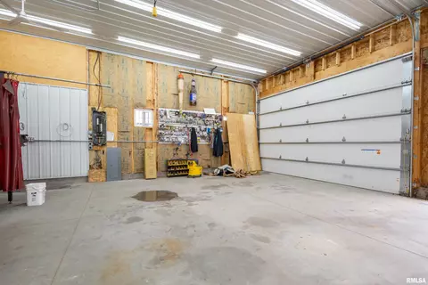 1040 17th St, Silvis, IL 61282 photo 8