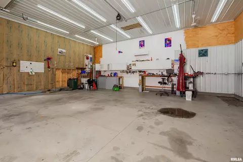 1040 17th St, Silvis, IL 61282 photo 9