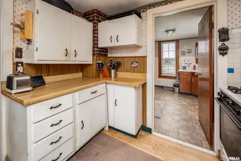 1040 17th St, Silvis, IL 61282 photo 15