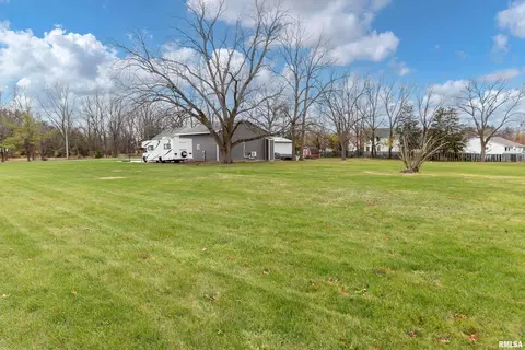 1040 17th St, Silvis, IL 61282 photo 6