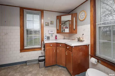 1040 17th St, Silvis, IL 61282 photo 22
