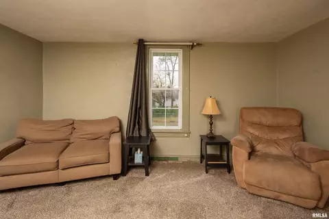 1040 17th St, Silvis, IL 61282 photo 13