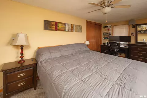 1040 17th St, Silvis, IL 61282 photo 17