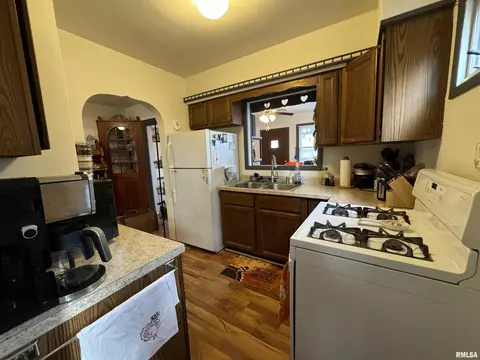 1624 9th St, Moline, IL 61265 photo 4