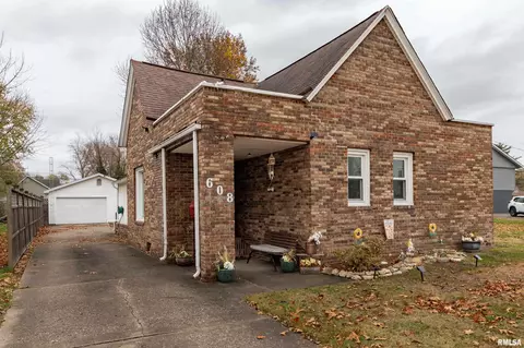 608 N 14th St, Herrin, IL 62948
