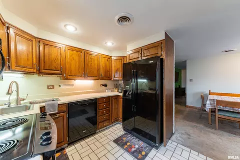 608 N 14th St, Herrin, IL 62948 photo 10
