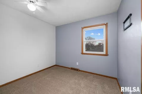 305 N 7th St, Eldridge, IA 52748 photo 15