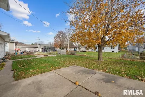 305 N 7th St, Eldridge, IA 52748 photo 28