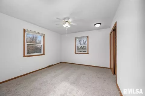 305 N 7th St, Eldridge, IA 52748 photo 12