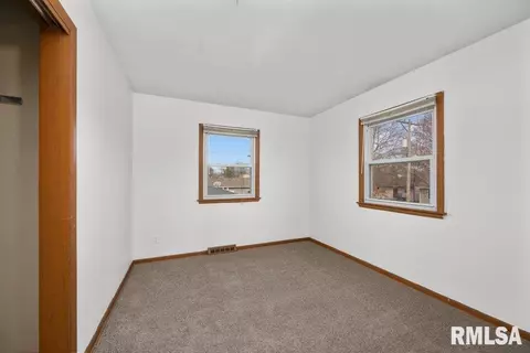 305 N 7th St, Eldridge, IA 52748 photo 16