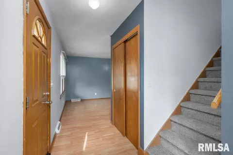 305 N 7th St, Eldridge, IA 52748 photo 11