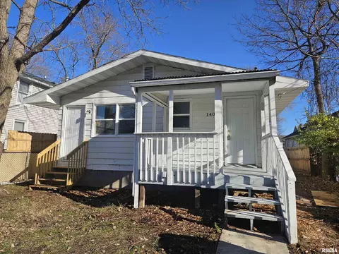 1403 Oak St, Muscatine, IA 52761