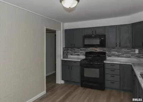 6700 33rd St, Moline, IL 61265 photo 9