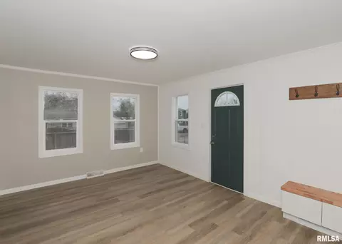 6700 33rd St, Moline, IL 61265 photo 3