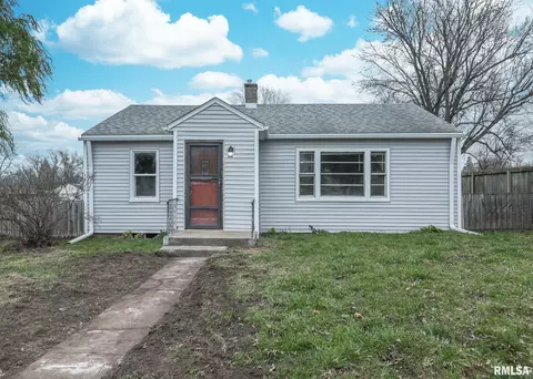6700 33rd St, Moline, IL 61265