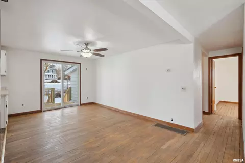 812 1st Ave, Hampton, IL 61256 photo 3