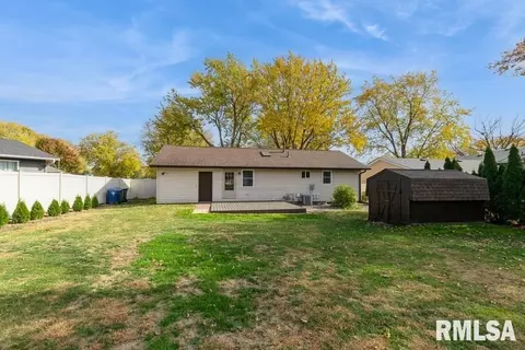 1204 Windsor Dr, Clinton, IA 52732 photo 5