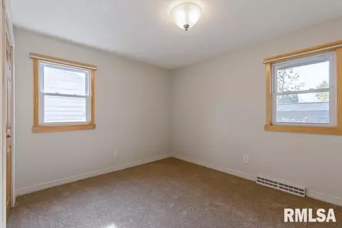 1204 Windsor Dr, Clinton, IA 52732 photo 13
