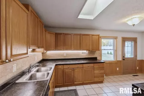 1204 Windsor Dr, Clinton, IA 52732 photo 12